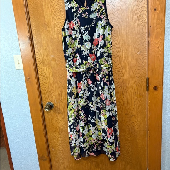 Covington Dresses & Skirts - Covington Feminine Floral Maxi Dress